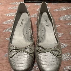 Adorable Vaneli silver ballet flats.